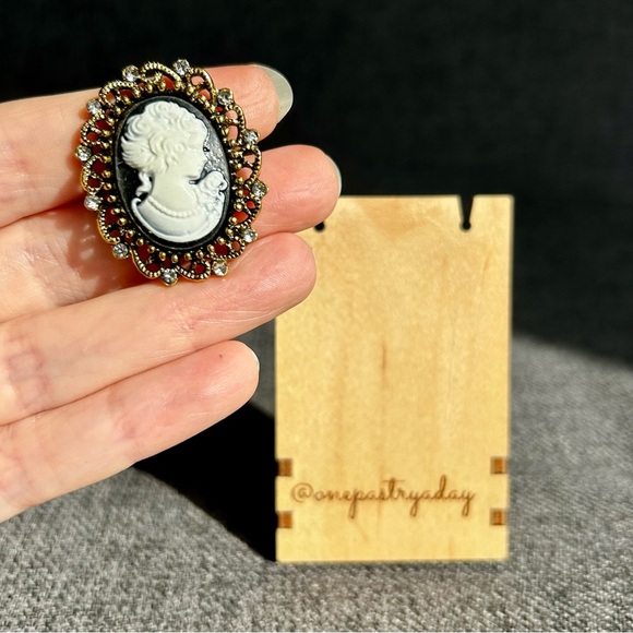 Sparkly Cameo Brooch Pin, Rhinestone Filigree Edging Detail, Black, White, Gold - Picture 13 of 16